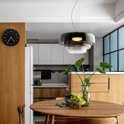 Nowoczesna szklana lampa wisząca z kloszem warstwowym – design inspirowany stylem retro