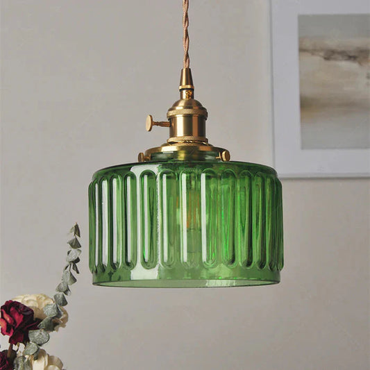 Szklana lampa wisząca w stylu vintage z ryflowanym kloszem i złotym wykończeniem