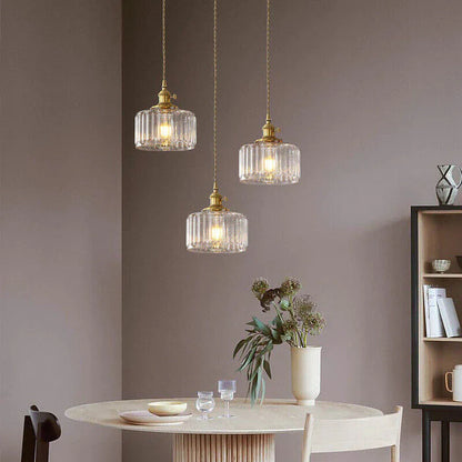 Szklana lampa wisząca w stylu vintage z ryflowanym kloszem i złotym wykończeniem