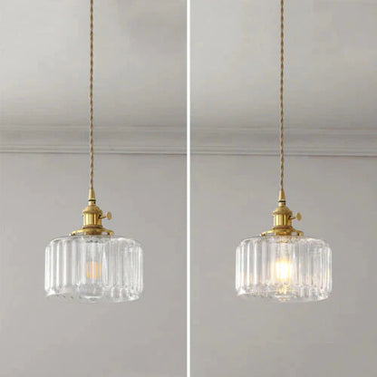 Szklana lampa wisząca w stylu vintage z ryflowanym kloszem i złotym wykończeniem