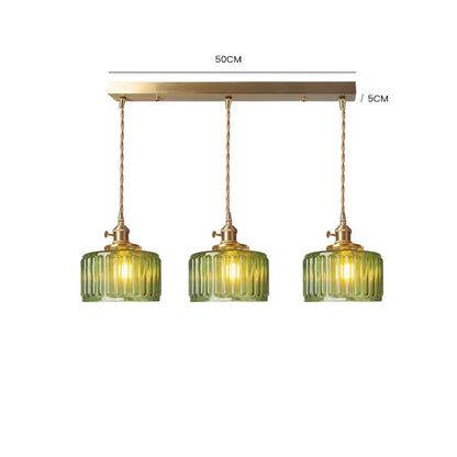 Szklana lampa wisząca w stylu vintage z ryflowanym kloszem i złotym wykończeniem