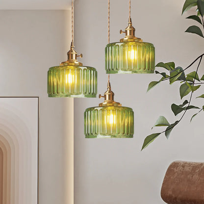 Szklana lampa wisząca w stylu vintage z ryflowanym kloszem i złotym wykończeniem