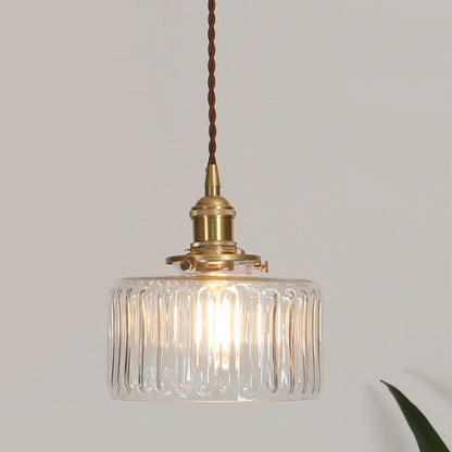Szklana lampa wisząca w stylu vintage z ryflowanym kloszem i złotym wykończeniem