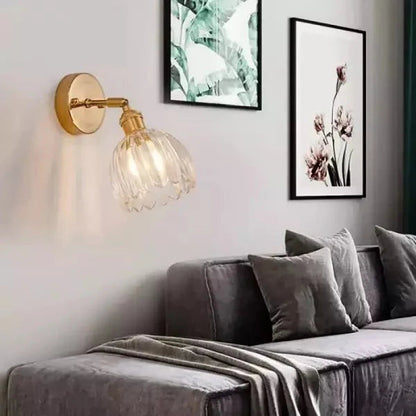 Lampa ścienna retro w kształcie kwiatu tulipana – kinkiet ze szklanym kloszem i złotym wykończeniem