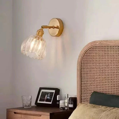 Lampa ścienna retro w kształcie kwiatu tulipana – kinkiet ze szklanym kloszem i złotym wykończeniem