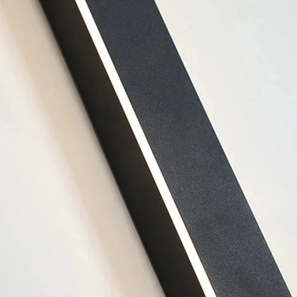 Nowoczesna Pionowa Lampa LED na Elewację