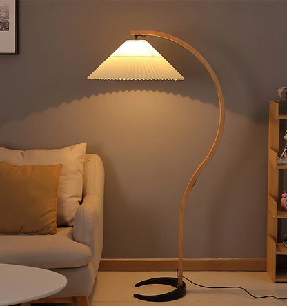 Nowoczesna Lampa Podłogowa z Drewnianą Podstawą i Tkaninowym Kloszem