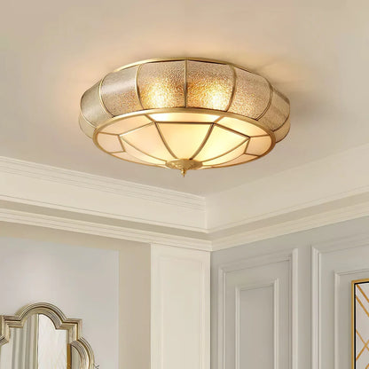 Klasyczna Lampa Sufitowa w Stylu Retro ze Szkłem i Mosiądzem