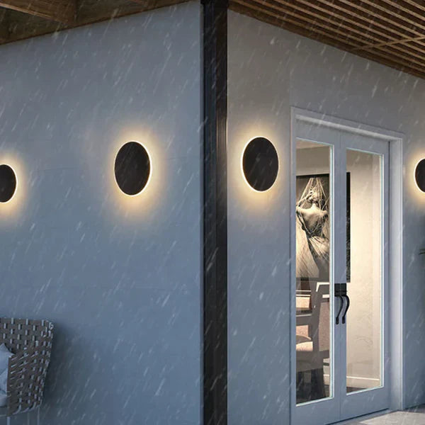 Nowoczesny okrągły kinkiet LED – minimalistyczne oświetlenie elewacyjne