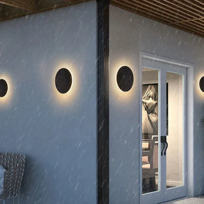 Nowoczesny okrągły kinkiet LED – minimalistyczne oświetlenie elewacyjne