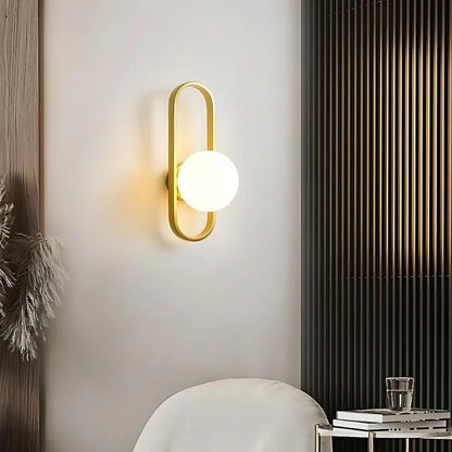 Nowoczesny Kinkiet Lampa Ścienna z Kulką z Mlecznego Szkła