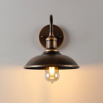 Industrialna lampa ścienna retro – kinkiet w stylu vintage