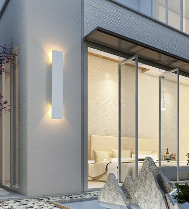 Nowoczesna Zewnętrzna Lampa Elewacyjna – Kinkiet LED Góra/Dół, Wodoodporny, Pionowy Design