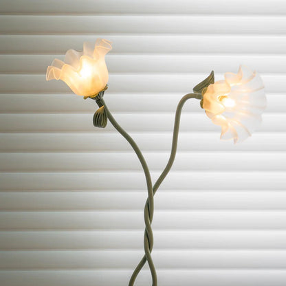 Lampa stojąca w stylu retro – podłogowa lampa kwiatowa z kloszami w kształcie lilii