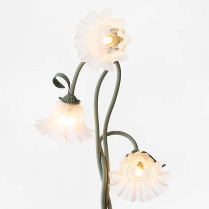 Lampa stojąca w stylu retro – podłogowa lampa kwiatowa z kloszami w kształcie lilii