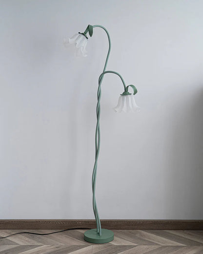 Lampa stojąca w stylu retro – podłogowa lampa kwiatowa z kloszami w kształcie lilii