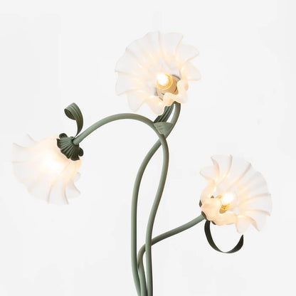Lampa stojąca w stylu retro – podłogowa lampa kwiatowa z kloszami w kształcie lilii
