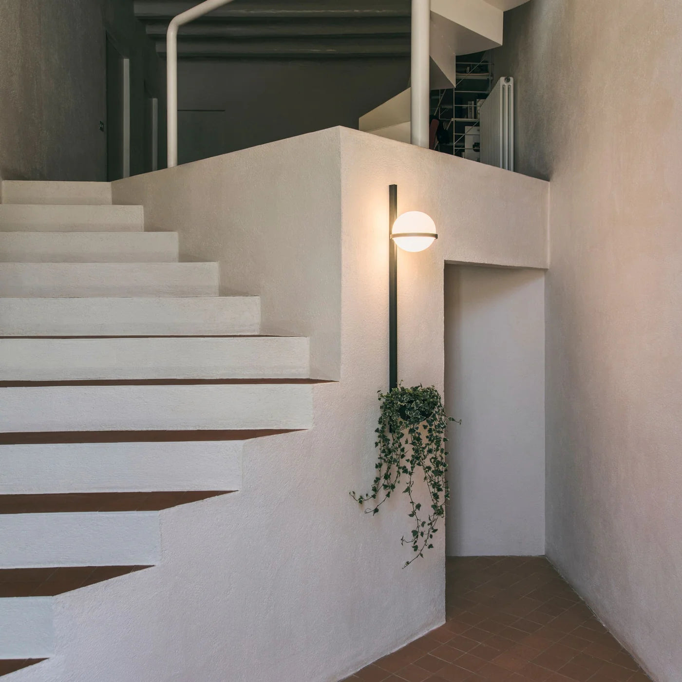 Nowoczesna Kinkietowa Lampa Ścienna z Kulkami LED i Doniczką