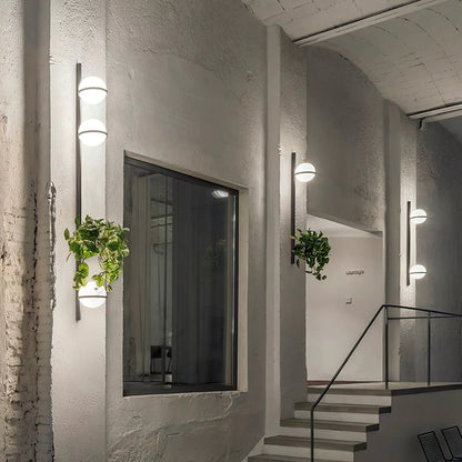 Nowoczesna Kinkietowa Lampa Ścienna z Kulkami LED i Doniczką