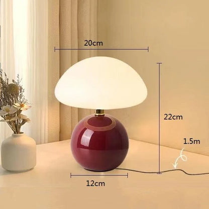 Nowoczesna lampa stołowa z kulistą podstawą i kloszem w kształcie grzybka – styl minimalistyczny