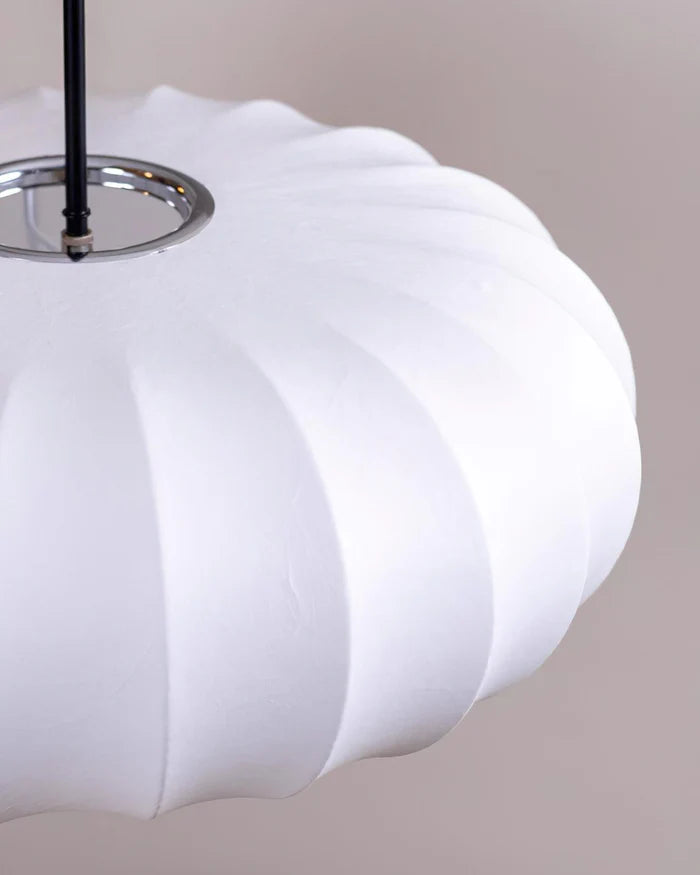 Lampa sufitowa z jedwabnym kloszem styl japoński wabi-sabi – owalny klosz z delikatnym żebrowaniem
