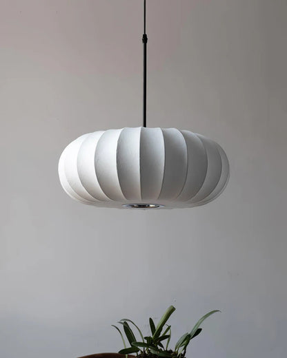 Lampa sufitowa z jedwabnym kloszem styl japoński wabi-sabi – owalny klosz z delikatnym żebrowaniem