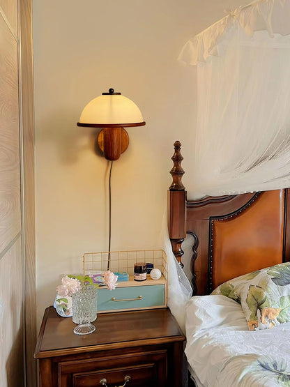 Kinkiet Ścienny z Drewnianymi Akcentami – Lampa do Sypialni