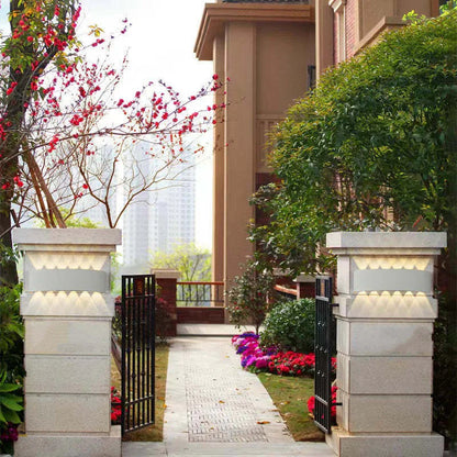 Nowoczesny wodoodporny kinkiet LED z wielopunktowym światłem góra/dół