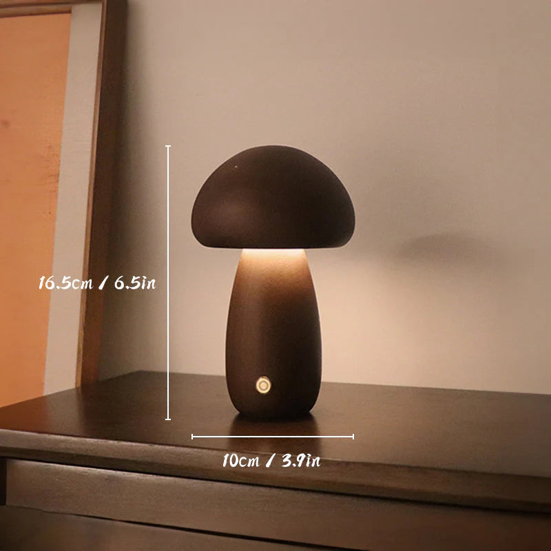 Drewniana lampa stołowa LED w kształcie grzybka – przytulne światło nocne