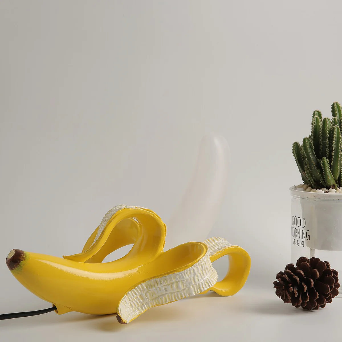 Designerska lampa LED w kształcie banana – dekoracyjna lampka stołowa, nowoczesny styl