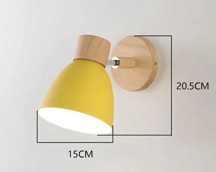 Nowoczesna kinkietowa lampa ścienna z drewnianą bazą i metalowym kloszem